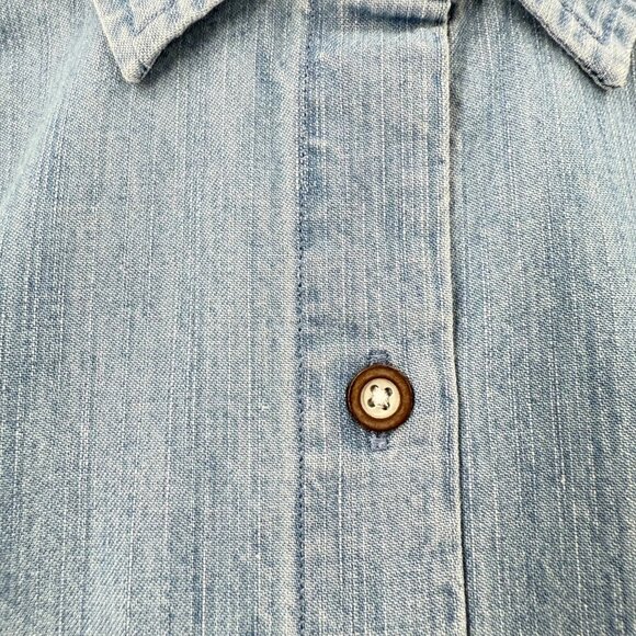 Untuckit Alleanza Regular Fit Denim Button-Up Shirt Women Size 4 Light Blue 100% - Picture 3 of 11